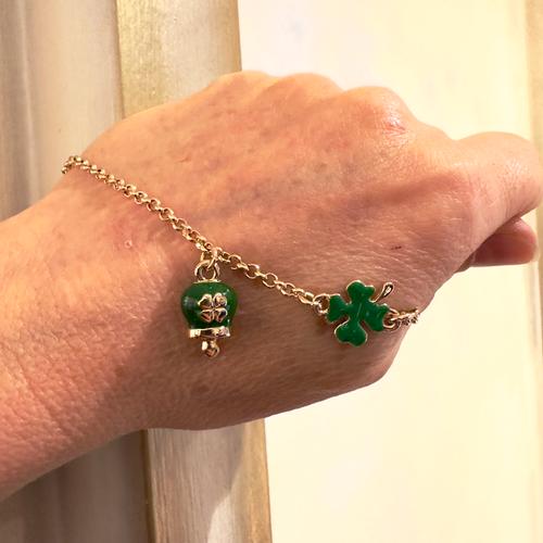 BRACCIALE CON CHARMS CAMPANELLA SMALTATA VERDE E QUADRIFOGLIO - ORO GIALLO 