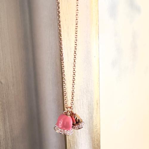 COLLANA CON DUE CAMPANELLE OVALI CON CRISTALLI - ROSE'  - SMALTO ROSA