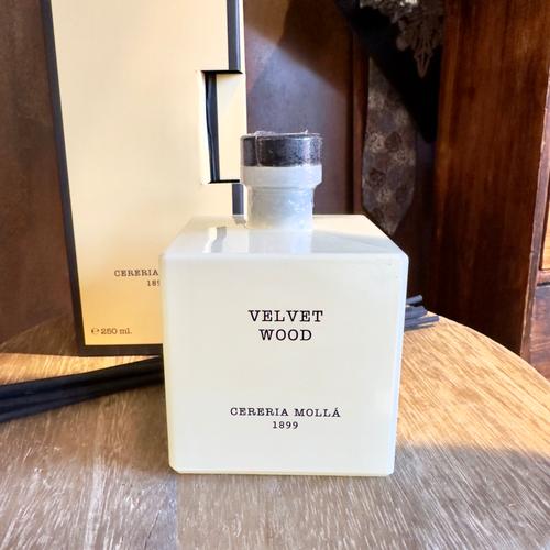 Diffusore da 250 ml - Velvet Wood - Linea Boutique - Cereria Molla' 1899  